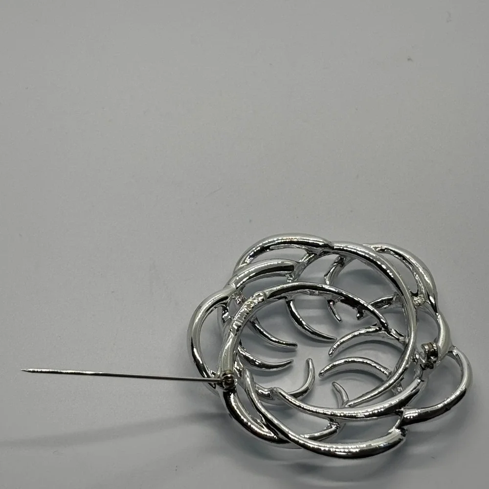 Brooch Silver Tone Classic Sarah Coventry Abstract Signed‎